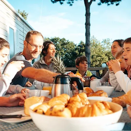 Camping Mobil Homes Xxl2 4 - Le Ranch Des Volcans